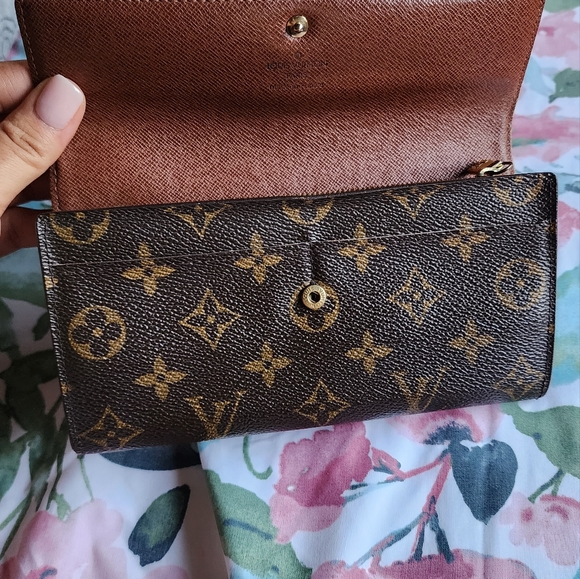 Sarah LV wallet 💯 authentic! - Picture 5 of 12